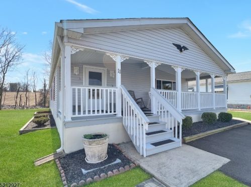 11 Morningside Dr, Belvidere NJ  07823-2910 exterior