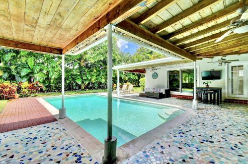 909 27th Ter, Boynton Beach FL  33435-7913 exterior