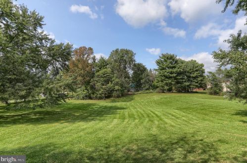 6411 Devonshire Hts Rd, Harrisburg PA 17111-4818 exterior