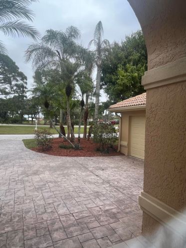 1306 Cottonwood Cv, Fort Pierce FL  34986-2002 exterior