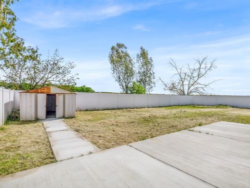 855 Mount Whitney Ave, Laton CA  93242-9724 exterior