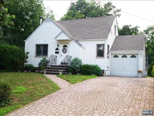 36 Romano Dr, Dumont NJ  07628-2021 exterior