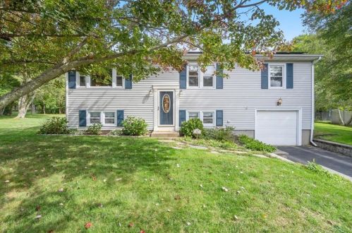 22 Grant Dr, North Kingstown, RI 02852-3614