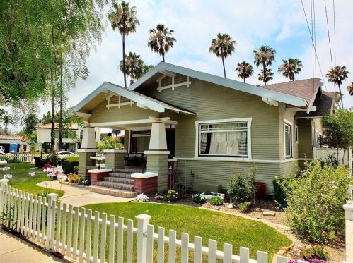 105 San Antonio Dr, Long Beach, CA 90807-2610
