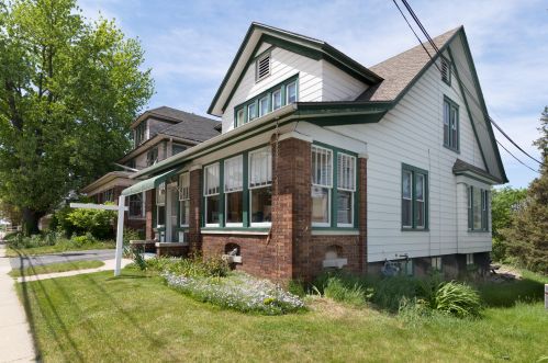 222 Sumner St, Hartford, WI 53027-1528