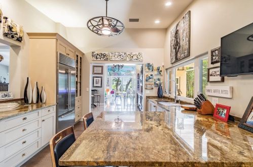 5148 31st Ave, Saint Petersburg FL  33707-5600 exterior