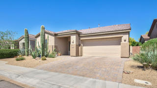 4196 Nightingale Ln, Gilbert, AZ 85298-2704
