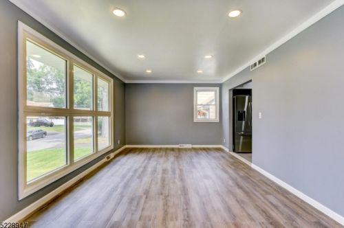 124 Camden Rd, Parsippany NJ  07054-3107 exterior