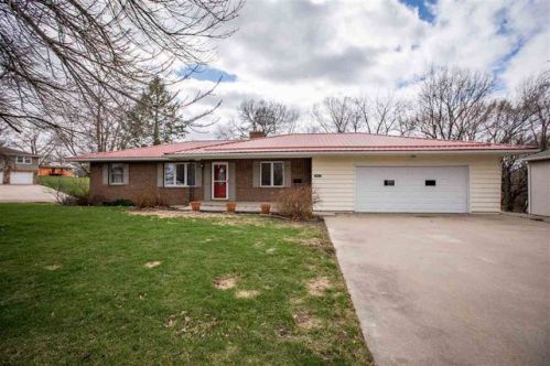 1401 Spring Ct, Wellman, IA 52356-9298