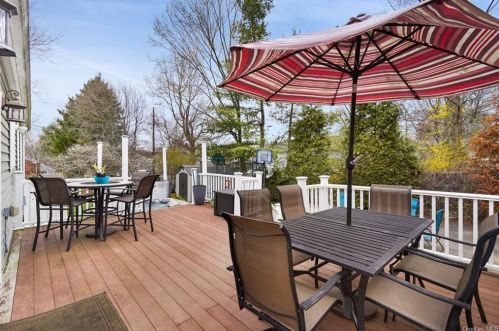 106 Halyan Rd, Yorktown Hgts NY  10598-4304 exterior