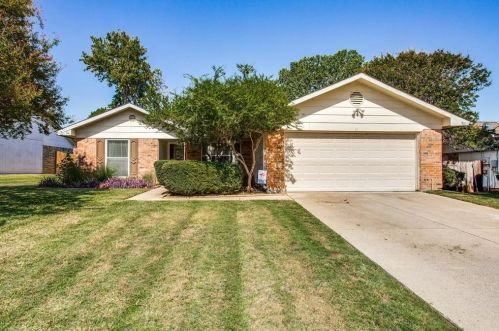 2301 Sage Ln, Bedford, TX 76021-3624