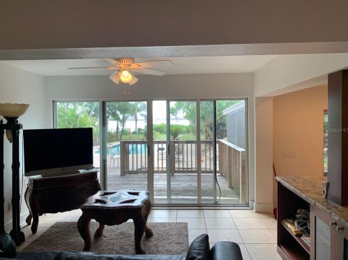 5122 31st Ave, Saint Petersburg, FL 33707-5622