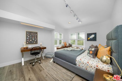 22733 De Kalb Dr, Calabasas CA  91302-4805 exterior