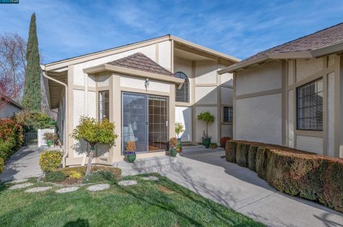 350 Jacaranda Dr, Danville, CA 94506-2125
