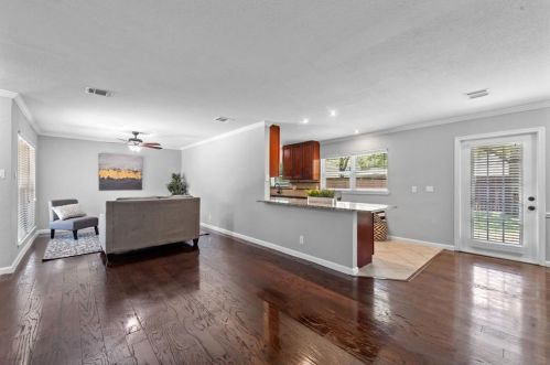 806 Greenhaven Dr, Richardson TX  75080-3025 exterior