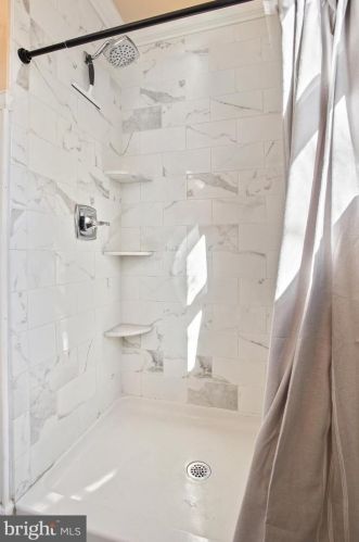 300 E St, Purcellville VA  20132-3317 exterior