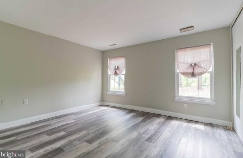 21 Kelly Dr, West Deptford NJ  08096-6711 exterior