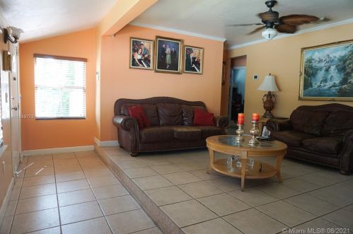 670 7th St, Hialeah, FL 33010-4532