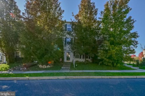 414 Dickens Dr, Lancaster, PA 17603-8878