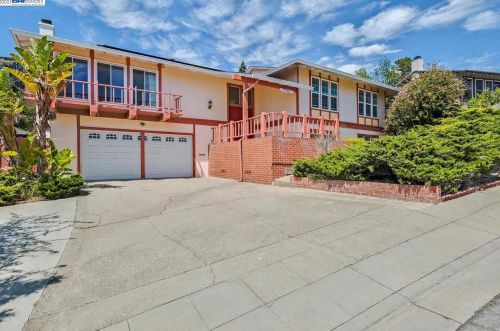27967 Edgecliff Way, Hayward, CA 94542-2135