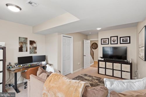 262 Melbourne Ln, Navy Sup Dpt PA  17055-6674 exterior