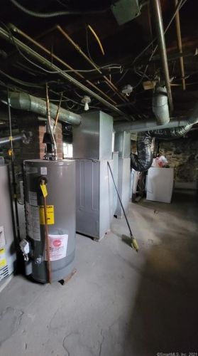 68 Amsterdam Ave, Bridgeport CT 06606-4507 exterior