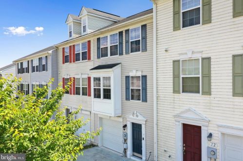 16 Council Ct, Falling Waters, WV 25419-4795