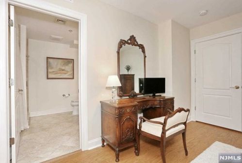 3402 Rio Vista Dr, Mahwah NJ  07430-4005 exterior