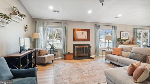 1512 Sadlers Wells Dr, Herndon VA  20170-2838 exterior