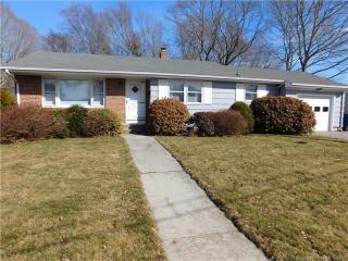 16 Rockwood Dr, Waterford, CT 06385-2114