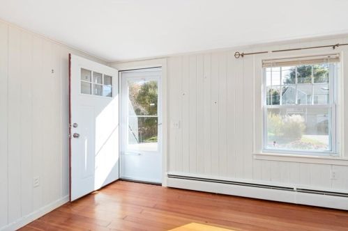10 Wayne St, South Kingstown RI  02882-3814 exterior