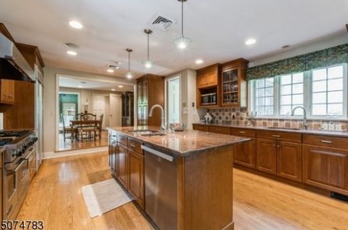 20 Gordon Pl, Verona NJ  07044-2608 exterior