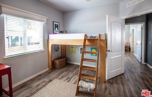 1302 Zuni Ln, Topanga CA  90290-4479 exterior