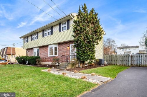 2706 Division St, Easton, PA 18045-7104
