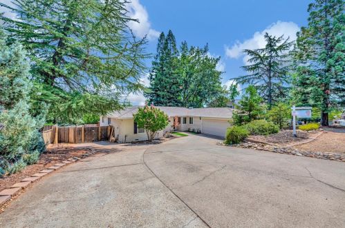 2033 Crest Mar Cir, Folsom, CA 95762-3706