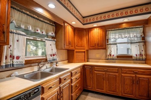 437 Line St, Hermitage PA  16150-1208 exterior