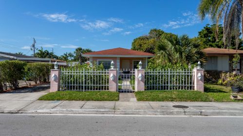 38 8th Ave, Delray Beach FL  33444-2663 exterior