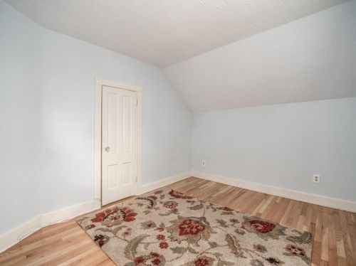 122 Clark St, New Bedford MA 02740-7023 exterior