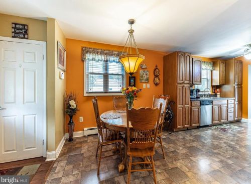 325 Warwick Rd, West Deptford, NJ 08096-6023