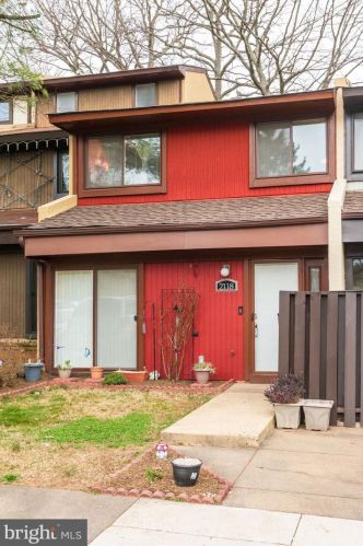 2118 Cartwright Pl, Herndon, VA 20191-1903