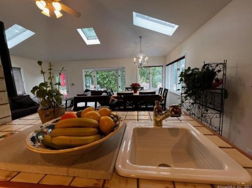 11 Camelot Dr, Norwalk CT 06850-2413 exterior