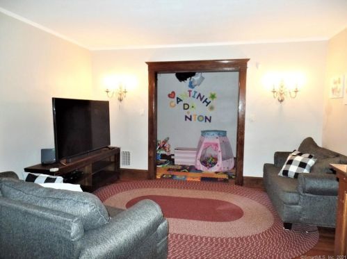 71 Merchant St, Bridgeport CT  06604-2214 exterior