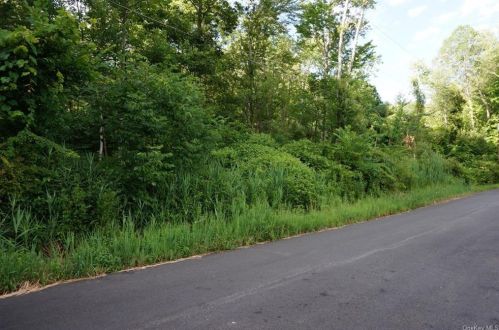 354 Alden Rd, Yorktown Hgts NY  10598-3204 exterior