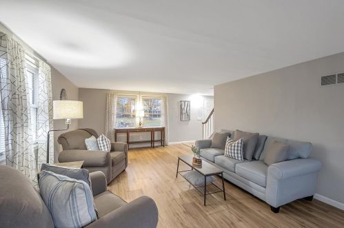 1055 Champagne Dr, Marion OH  43302-6626 exterior