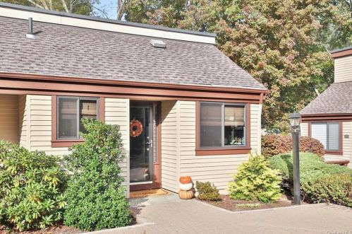 4 Heritage Hills Dr, Somers Town, NY 10589-3185