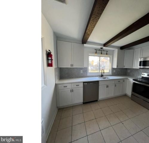 214 Maple St, West Deptford, NJ 08096-2726