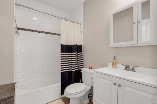 240 Overland Rd, Mahopac NY  10541-1121 exterior