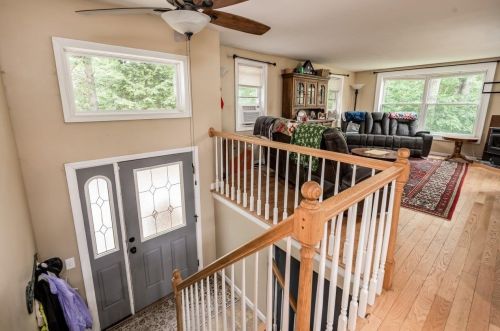 225 Raymond Rd, Deerfield NH  03037-1506 exterior