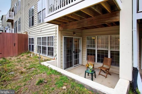 9238 Cardinal Forest Ln, Lorton VA  22079-2885 exterior