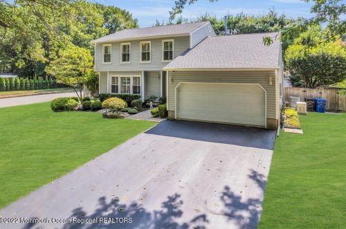 189 Lynch Rd, Middletown, NJ 07748-2145